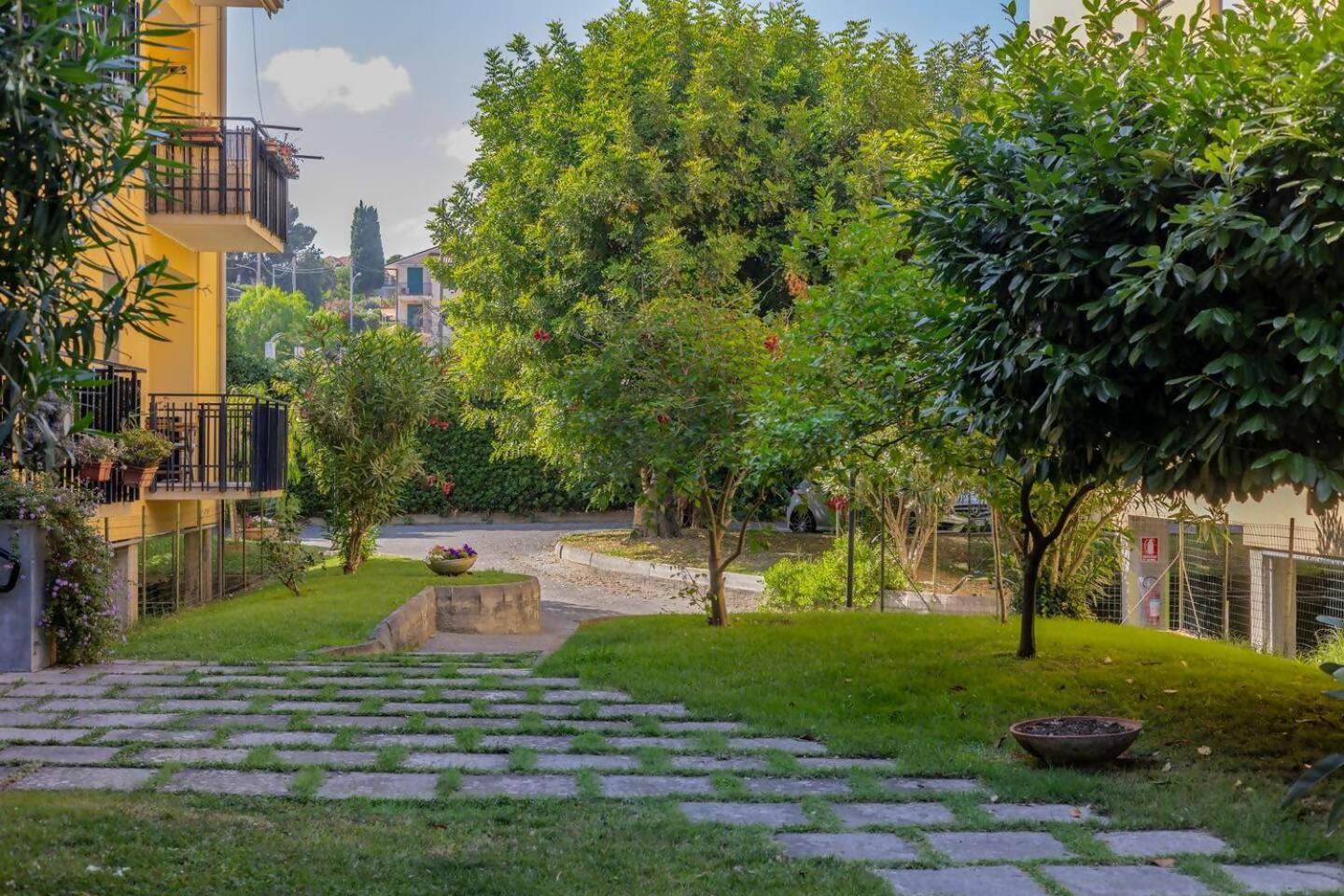 Stiloso Bilocale Terraceparking Diano Marina Kültér fotó